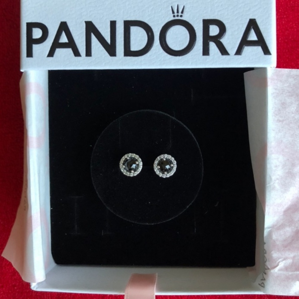 Authentic Pandora Round “Sparkle “Stud Earrings.NWOT.